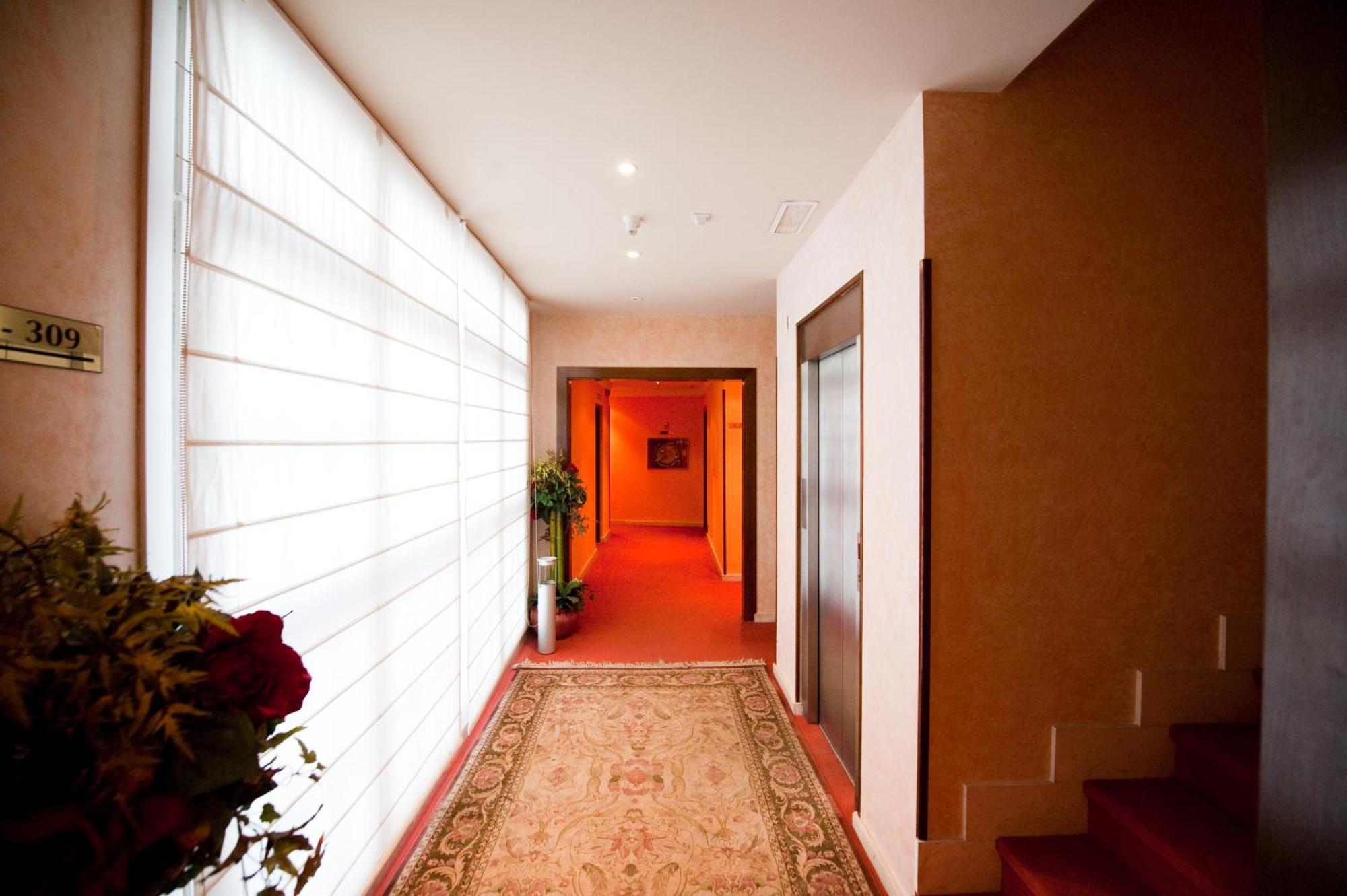 Hotel Cordon Burgos Bagian luar foto